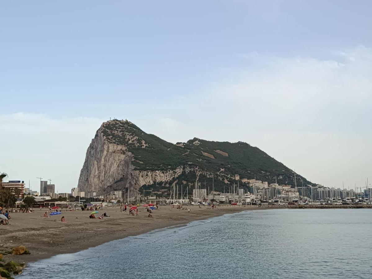 דירות La Línea de la Concepción Vistas A 3 Paises Y 2 Continentes 1º Linea De Playa A 5 Minutos De Gibraltar מראה חיצוני תמונה