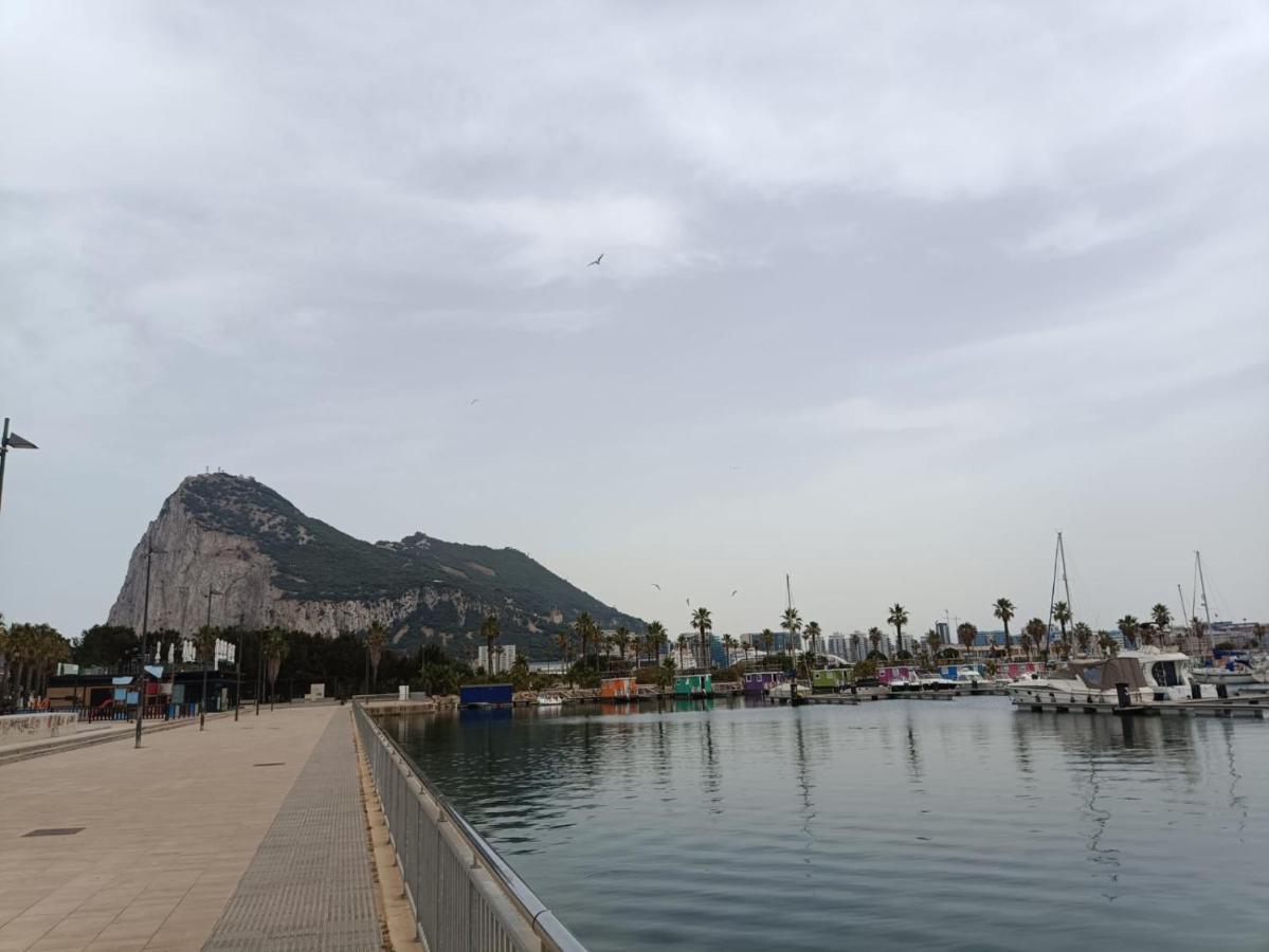 דירות La Línea de la Concepción Vistas A 3 Paises Y 2 Continentes 1º Linea De Playa A 5 Minutos De Gibraltar מראה חיצוני תמונה