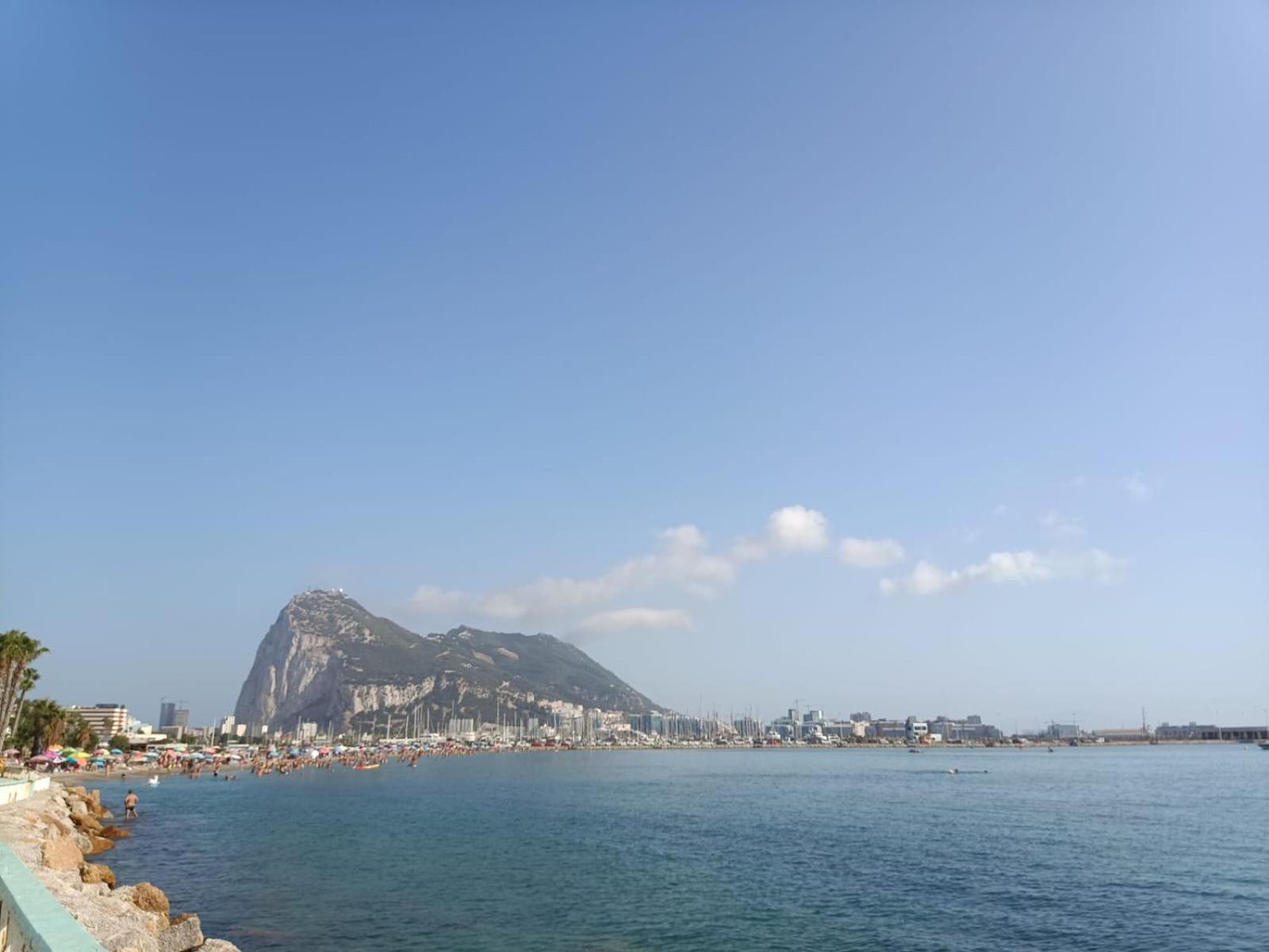 דירות La Línea de la Concepción Vistas A 3 Paises Y 2 Continentes 1º Linea De Playa A 5 Minutos De Gibraltar מראה חיצוני תמונה